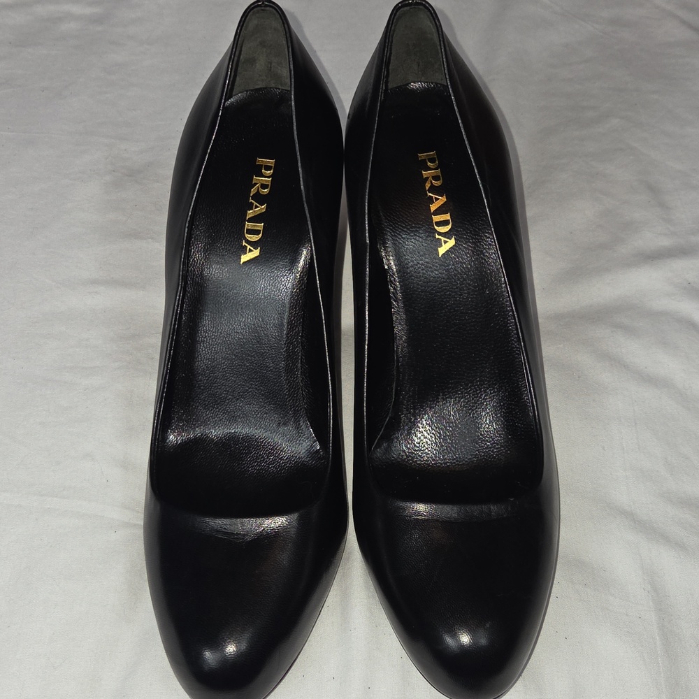 Black Leather Closed Toe High Heels Size 38 1/2 8.5 Women's